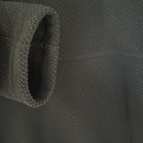 UNDER ARMOUR Navy zipper pullover cold gear. - Picture 5 of 5